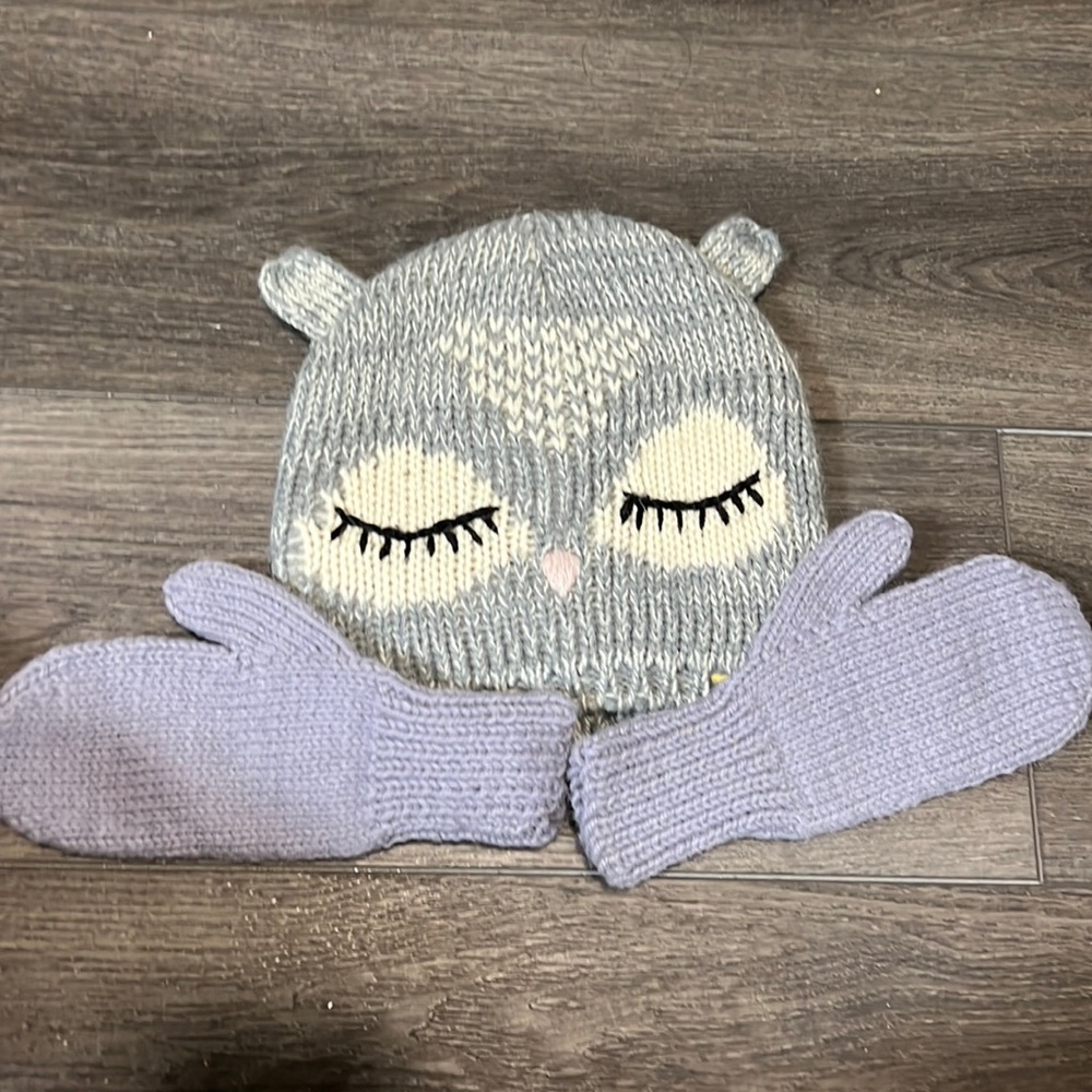 matching hat&glove set